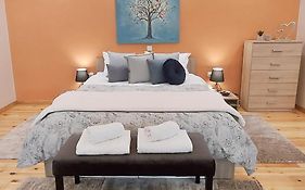 Unique, Stylish Studio Near Beaches
